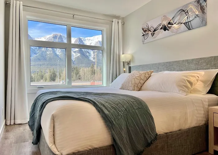 Mountain View Luxury Condo At Banff Entrance